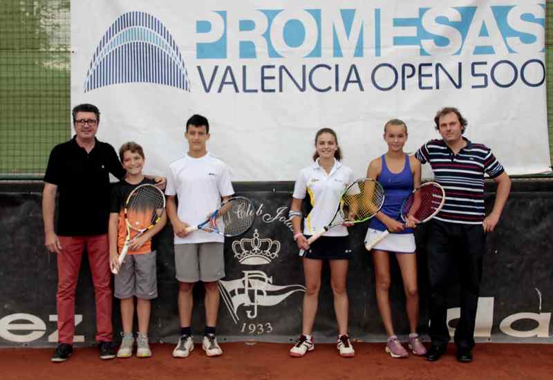 Large finalistas con mir  director deportivo tenis jolaseta  y alvarez  juez  rbitro 