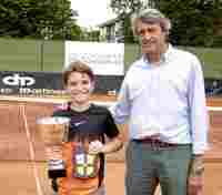 Small sr jorge barrie  vocal tenis en junta directiva de jolaseta  con john echeverria campeon